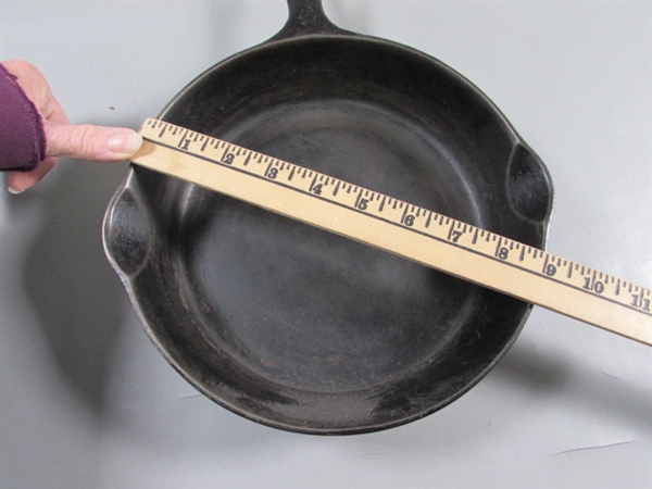 9 GRISWOLD CAST IRON FRYING PAN