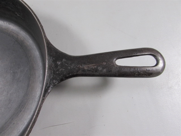 9 GRISWOLD CAST IRON FRYING PAN