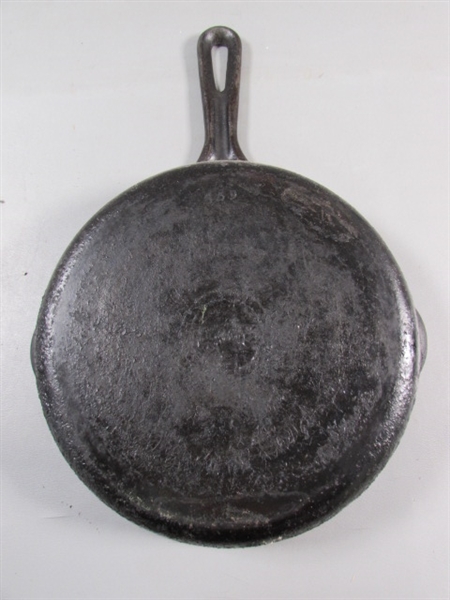 9 GRISWOLD CAST IRON FRYING PAN