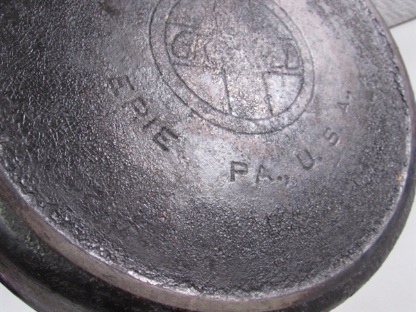 10.5 GRISWOLD CAST IRON FRYING PAN