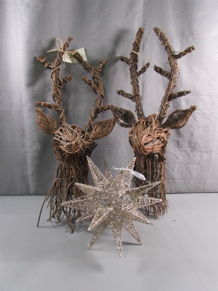 REINDEER DECOR & GOLD STAR