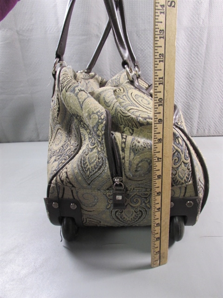 LIZ CLAIBORNE WHEELED DUFFLE BAG