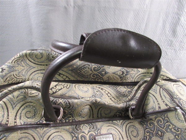 LIZ CLAIBORNE WHEELED DUFFLE BAG