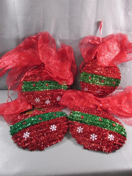 8 CHRISTMAS ORNAMENT DECORATIONS