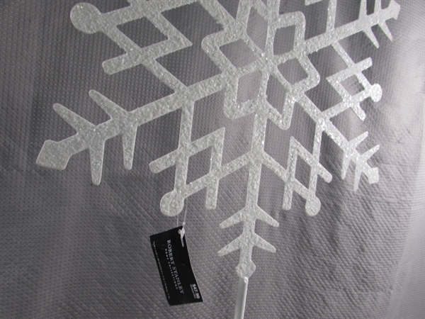 SNOWFLAKE DECOR