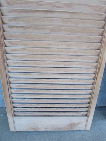 PAIR OF SALOON DOOR SHUTTERS