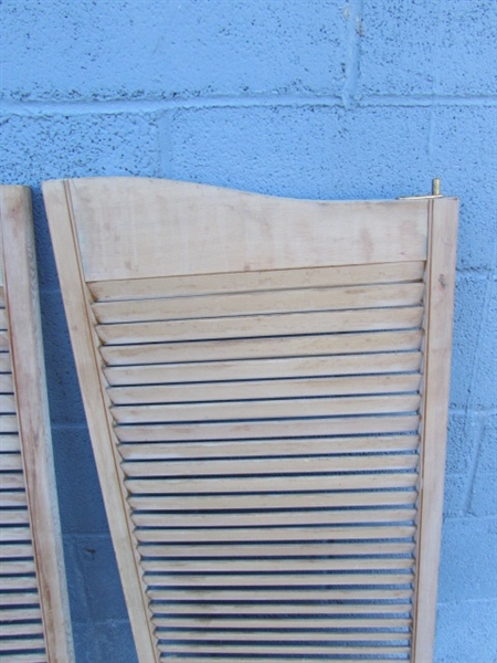 PAIR OF SALOON DOOR SHUTTERS