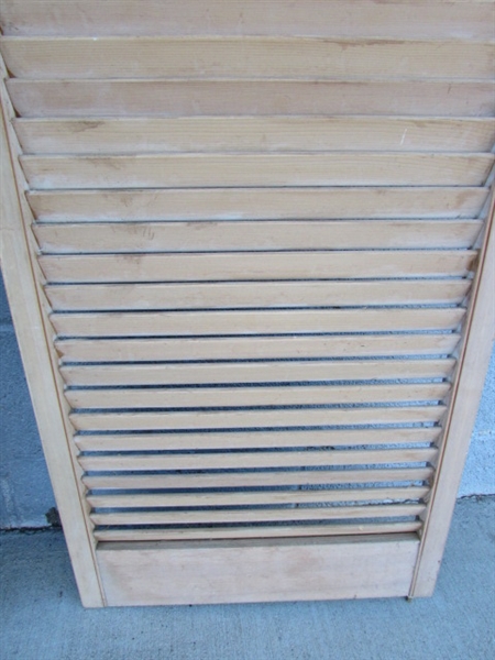 PAIR OF SALOON DOOR SHUTTERS