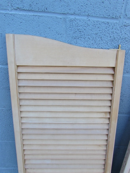 PAIR OF SALOON DOOR SHUTTERS