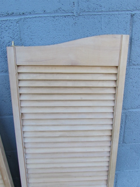 PAIR OF SALOON DOOR SHUTTERS