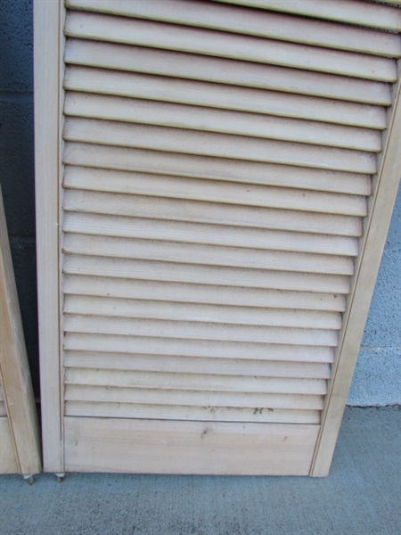 PAIR OF SALOON DOOR SHUTTERS