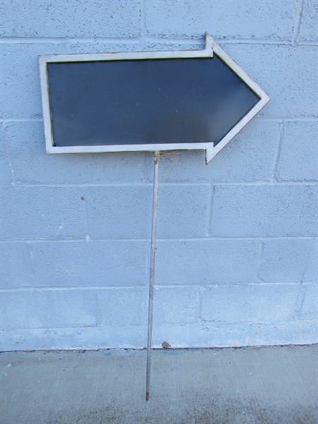 METAL ARROW YARD STAKE W/CHALKBOARD SURFACE