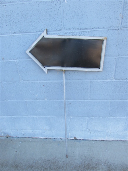 METAL ARROW YARD STAKE W/CHALKBOARD SURFACE