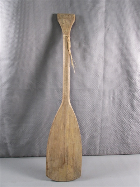 WOODEN OAR DECOR W/FADED DESIGN