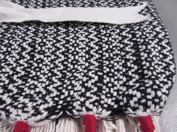 NEW BLACK & WHITE COTTON THROW W/FRINGE