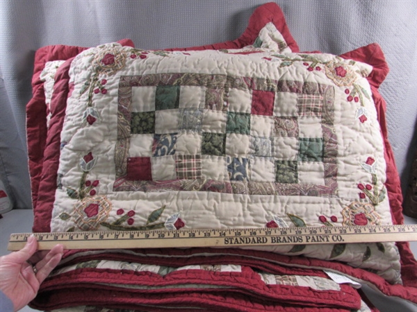 QUILTED BEDSPREAD W/MATCHING SHAMS