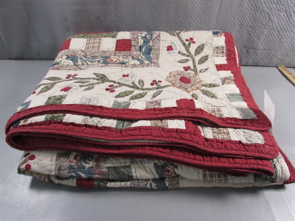 QUILTED BEDSPREAD W/MATCHING SHAMS