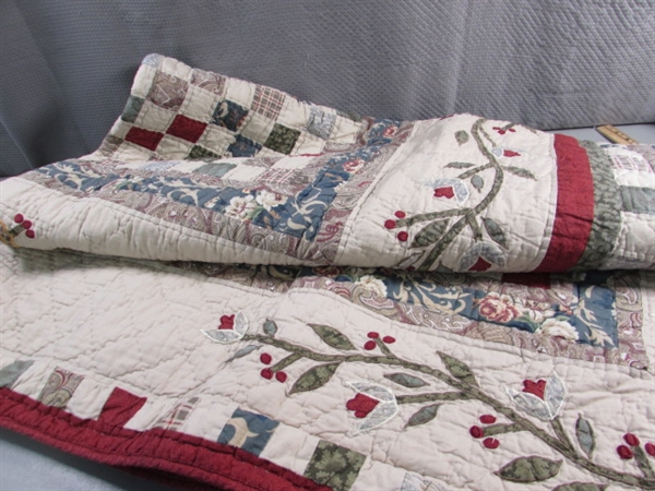 QUILTED BEDSPREAD W/MATCHING SHAMS