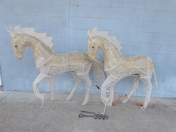 PAIR OF LIGHTED CHRISTMAS HORSES W/STAKES