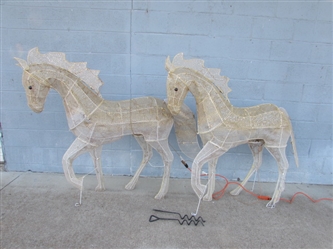 PAIR OF LIGHTED CHRISTMAS HORSES W/STAKES