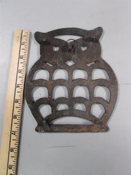 VINTAGE WOODEN ROLLING PIN & CAST IRON OWL TRIVET, NEW CAST IRON BEAR BOTTLE OPENER