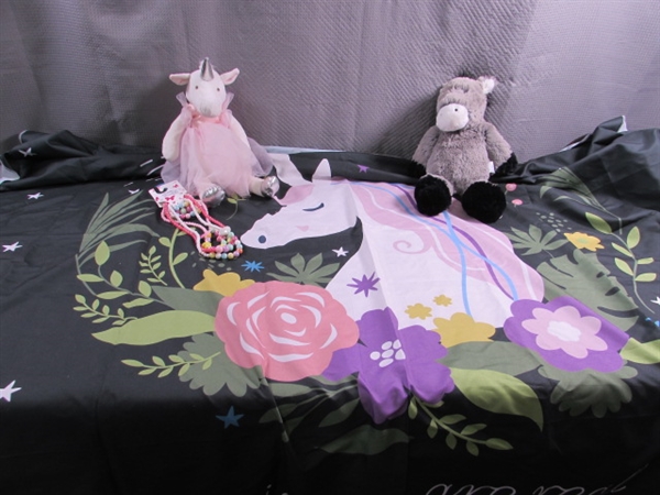 UNICORN FABRIC BANNER, PLUSH TOYS & FUN JEWELRY