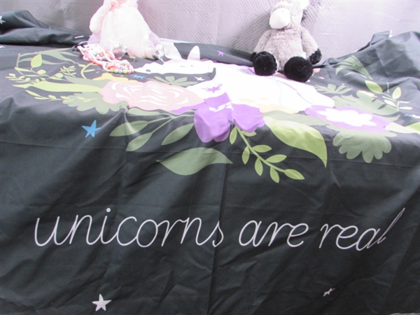 UNICORN FABRIC BANNER, PLUSH TOYS & FUN JEWELRY