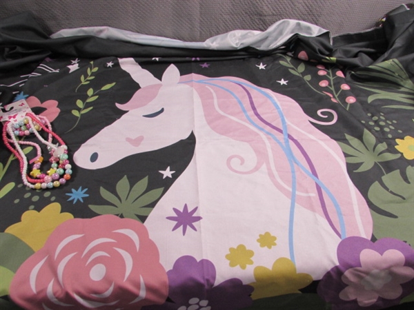 UNICORN FABRIC BANNER, PLUSH TOYS & FUN JEWELRY