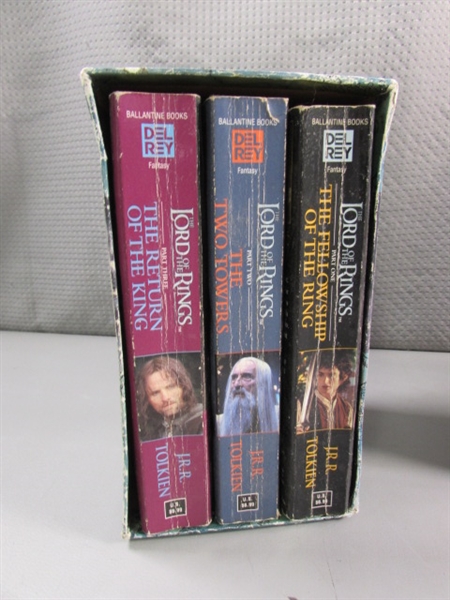 LORD OF THE RINGS TRILOGY IN PAPERBACK & THREE NEW GLASS GOBLETS THAT LIGHT UP