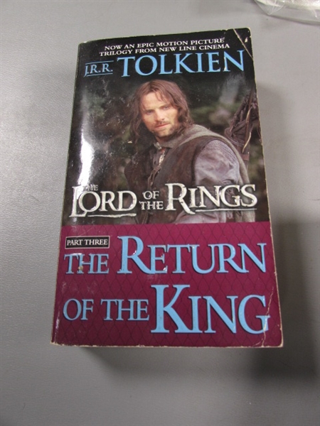 LORD OF THE RINGS TRILOGY IN PAPERBACK & THREE NEW GLASS GOBLETS THAT LIGHT UP