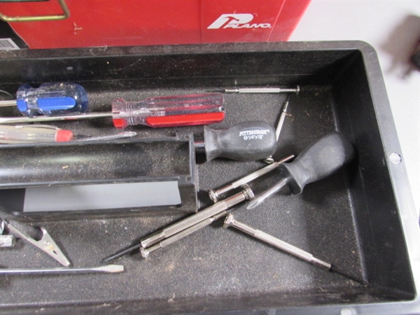 DROP LIGHT & TOOLBOX W/ASSORTED TOOLS