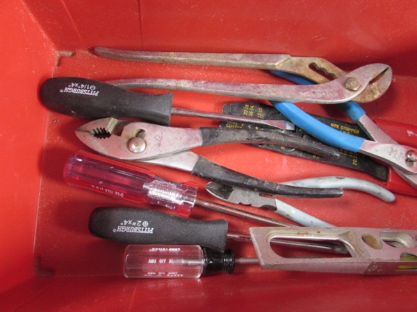 DROP LIGHT & TOOLBOX W/ASSORTED TOOLS