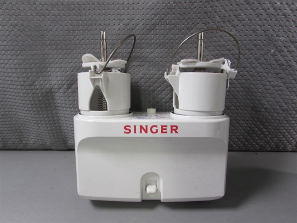 SINGER QUANTUM XL 6000 EMBROIDERY MACHINE & ATTACHMENTS