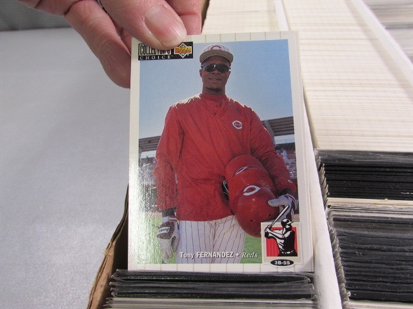 1 5-ROW BOX OF VARIOUS SPORTS TRADING CARDS