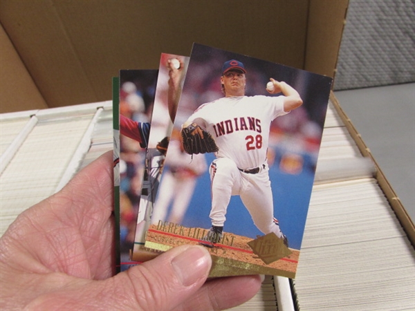 1 5-ROW BOX OF VARIOUS SPORTS TRADING CARDS