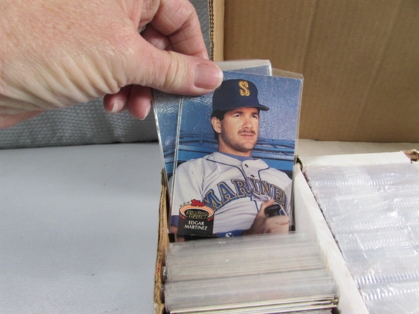 1 5-ROW BOX OF VARIOUS SPORTS TRADING CARDS