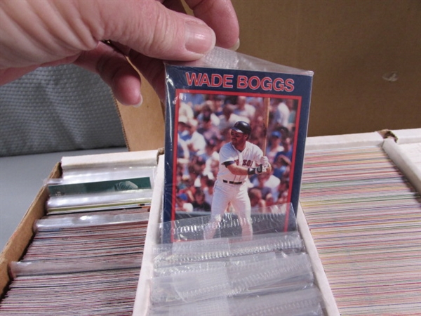 1 5-ROW BOX OF VARIOUS SPORTS TRADING CARDS