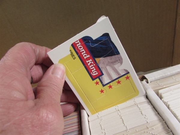 1 5-ROW BOX OF VARIOUS SPORTS TRADING CARDS