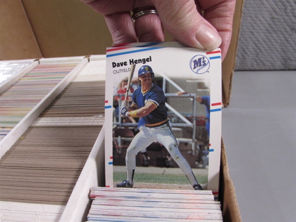 1 5-ROW BOX OF VARIOUS SPORTS TRADING CARDS