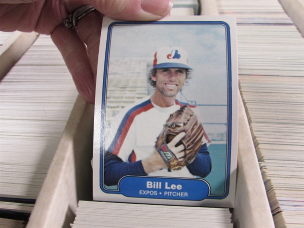 1 5-ROW BOX OF VARIOUS SPORTS TRADING CARDS