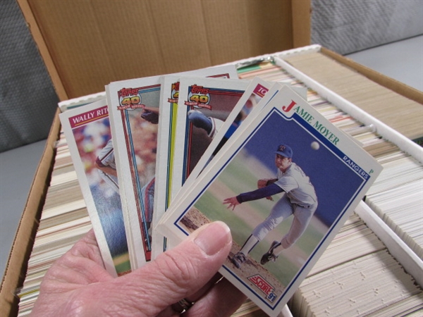 1 5-ROW BOX OF VARIOUS SPORTS TRADING CARDS