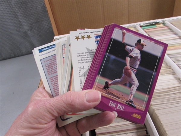 1 5-ROW BOX OF VARIOUS SPORTS TRADING CARDS