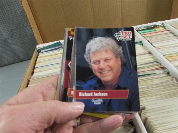 1 5-ROW BOX OF VARIOUS SPORTS TRADING CARDS