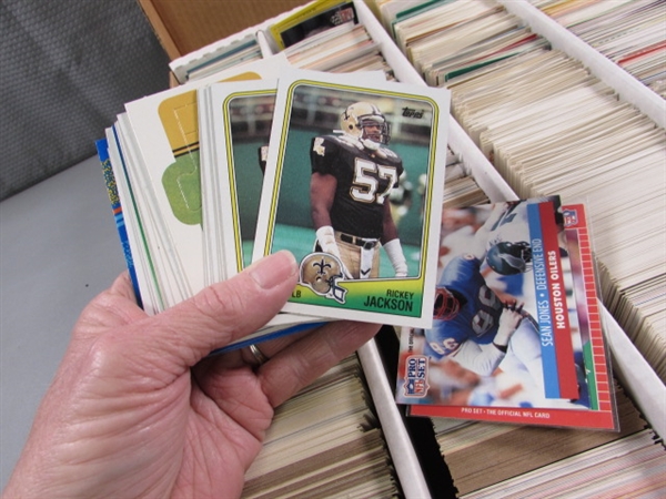 1 5-ROW BOX OF VARIOUS SPORTS TRADING CARDS