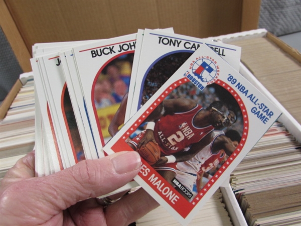 1 5-ROW BOX OF VARIOUS SPORTS TRADING CARDS