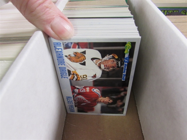 1 5-ROW BOX OF VARIOUS SPORTS TRADING CARDS