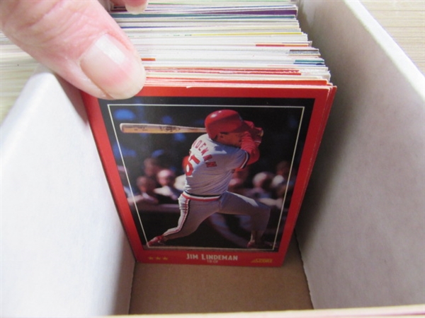 1 5-ROW BOX OF VARIOUS SPORTS TRADING CARDS