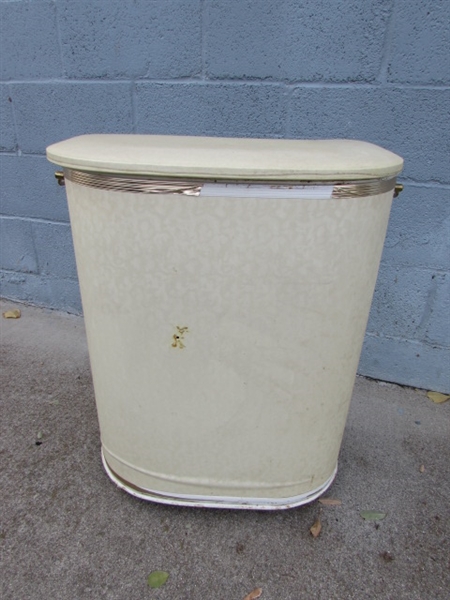 VINTAGE METAL CLOTHES HAMPER