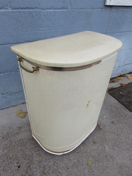 VINTAGE METAL CLOTHES HAMPER