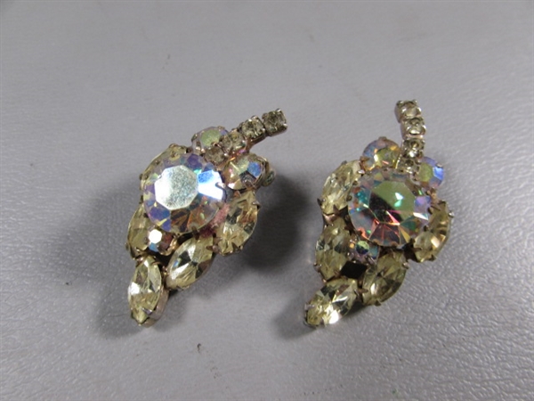 VINTAGE RHINESTONE SILVER TONE CLIP-ON & SCREW BACK EARRINGS